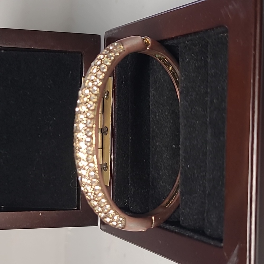 Brass women's bracelet with crystal (?)